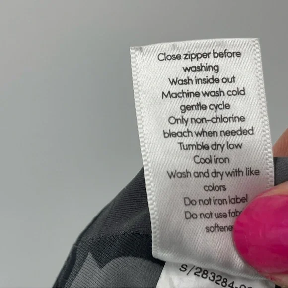 Athleta Black Gray Camo Contender Cropped Legging Size SP - Picture 11 of 11